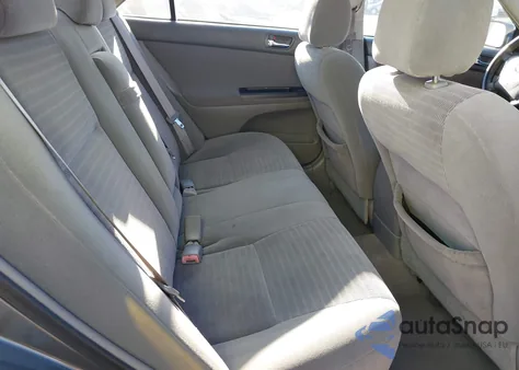 2005 Toyota Camry Le z USA, uszkodzony, nr VIN 4T1BE32KX5U523368